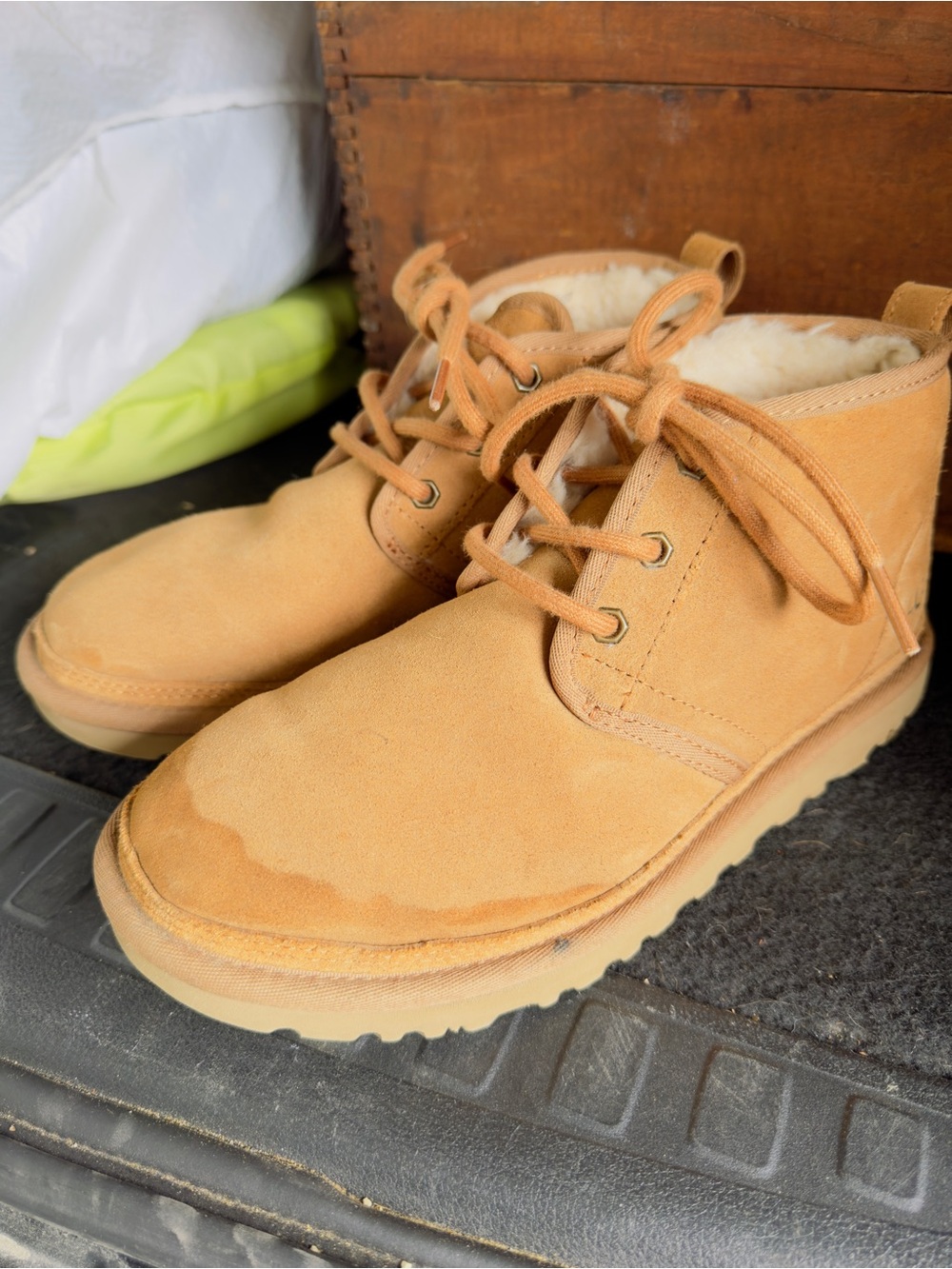 Women’s Ugg Suede Lace-Up Ankle Boots in Tan Size 8